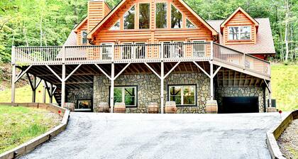 #1 PRVT. BLACK-MT. LUX LOG ESTATE. / HOT TUB / GAME RM / PETS / 2 FIRE PL. 6/6.5