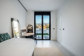4 室のベッドルーム、アイロン / アイロン台、旅行用ベビーベッド、WiFi (無料)