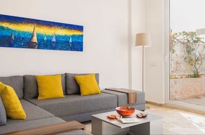 Fernseher, DVD-Player, Tischtennisplatte