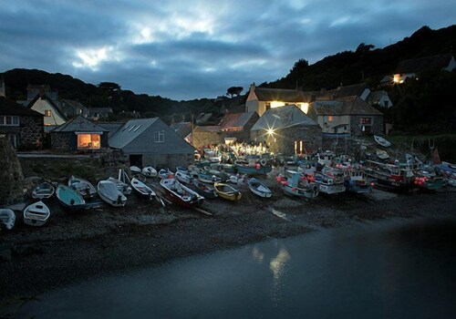 Fisherman's Studio in Cadgwith Cove - sleeps 2 guests  in 1 bedroom