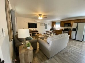 Smart TV - Lake Cumberland "Idol Time Cabin" near Clearwater (Nancy)