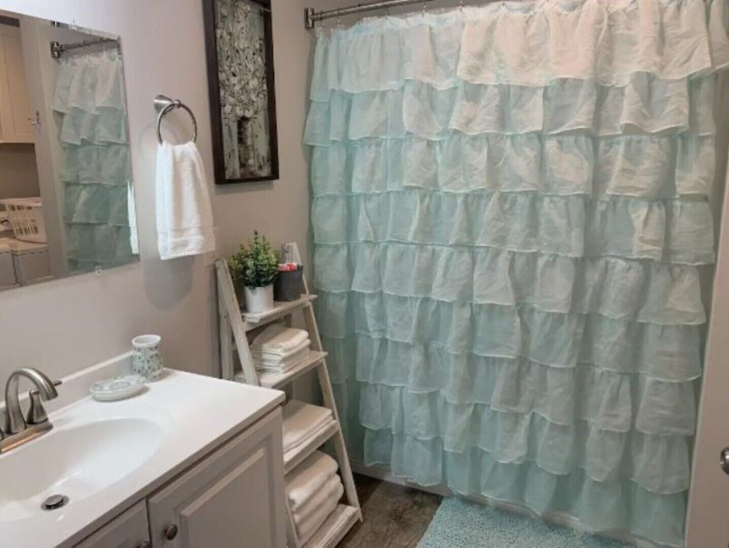Ensemble douche/baignoire, sèche-cheveux, serviettes fournies