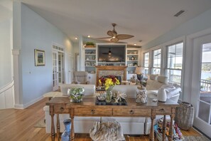 TV, caminetto, tavolo da ping pong