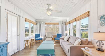 Entire House! Cottage Two Blocks from Beach w/ Swimming Pool, Hot Tub & Carport