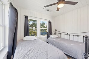 4 bedrooms, WiFi, bed sheets