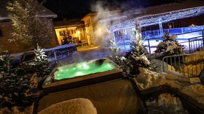 Tina de hidromasaje al aire libre