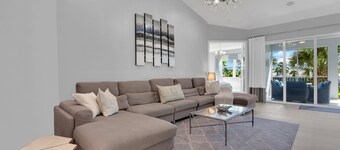 HAWK'S NEST 202 - Luxurious Remodeled Fiddler's Creek Coach Home