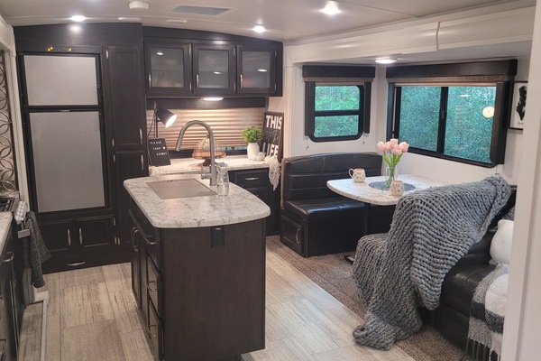 Refrigerador, microondas, horno, placa de cocina