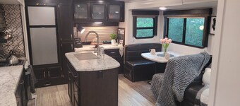 Updated ! Luxury Lake Travis RV