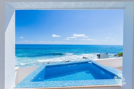 Pool. Casa Perla Suite 1 a 2 Bdrm Caribbean Oceanfront Condo w/ dipping pool