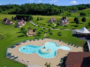 Piscine intérieure, piscine extérieure