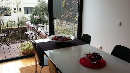 Daily continental breakfast (EUR 7.50 per person)