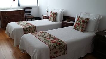 Twin Room, Garden View (2º floor) | Free WiFi, bed sheets