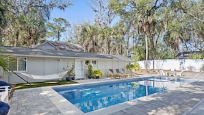 A heated pool - 12 Park Rd - Octopus Oasis (Hilton Head Island)