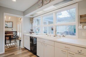 Fridge, microwave, stovetop, dishwasher