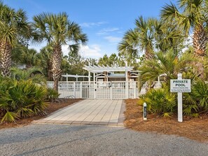 Property grounds - Blue Sky Bungalow | Carriage House | 4 Bikes (Santa Rosa Beach)