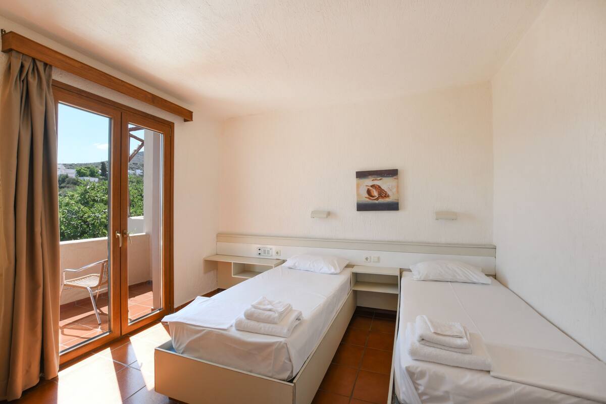 One Bedroom Apartment Upper Floor | 免費搖籃/嬰兒床、床單