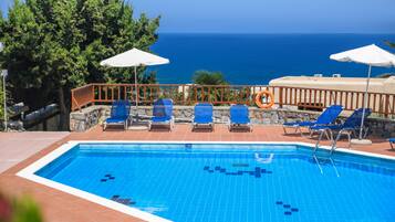 Seasonal outdoor pool, pool umbrellas, sun loungers