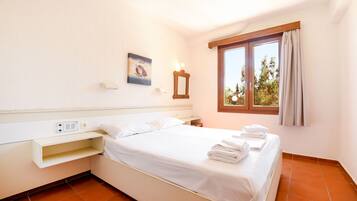 Apartment, 1 Bedroom, Ground Floor | Free cribs/infant beds, bed sheets