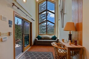 TV, fireplace, offices