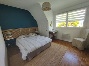 3 bedrooms, iron/ironing board, free WiFi, bed sheets