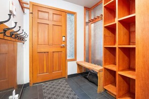 Interior - Upgraded Mountainside 3BR TH Ski-in, w/Private HT (Whistler)