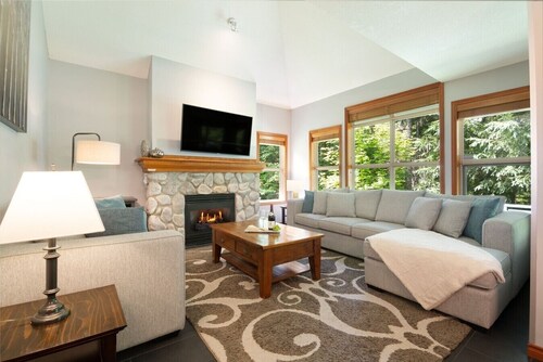 Upgraded Mountainside 3BR TH Ski-in, w/Private HT
