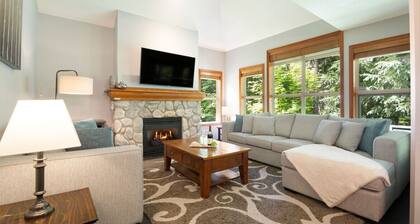 Upgraded Mountainside 3BR TH Ski-in, w/Private HT
