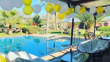 Piscine couverte, piscine extérieure (ouverte en saison)