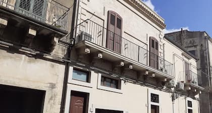 Newfoundland House, Apartment (Studio apartment on two levels)
