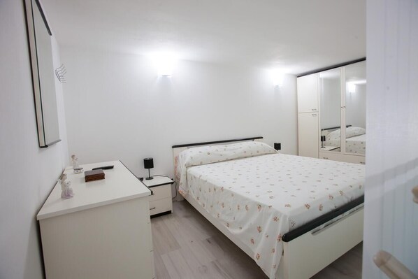 1 bedroom, iron/ironing board, WiFi, bed sheets - Newfoundland House, Apartment (Studio apartment on two levels)  (Modica)