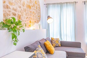 TV - Suncastle Romantic Loft! (Alicante/Alacant)