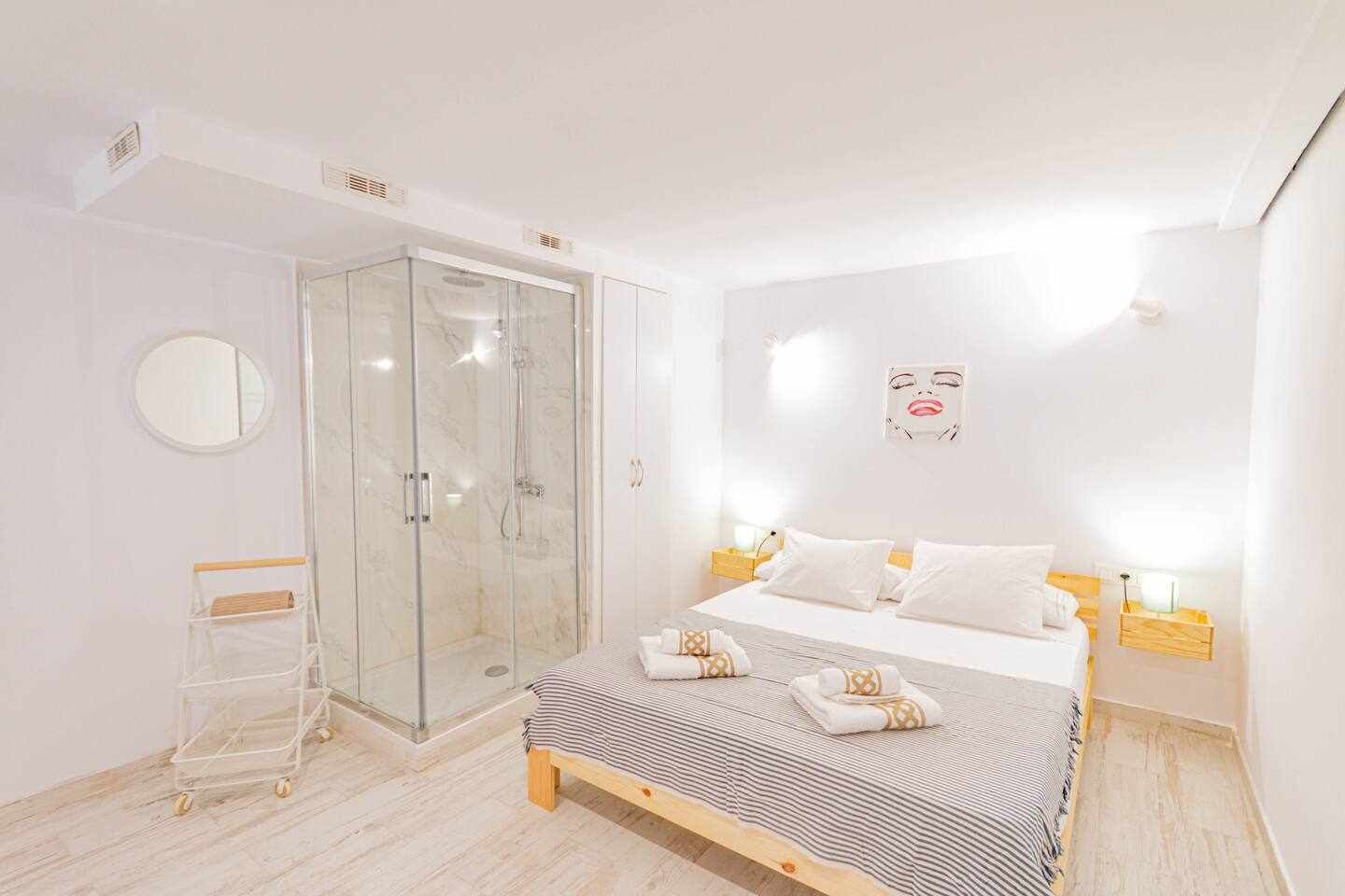 1 slaapkamer, een strijkplank/strijkijzer, gratis wifi, beddengoed