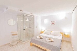1 bedroom, iron/ironing board, free WiFi, bed sheets - Suncastle Romantic Loft! (Alicante/Alacant)