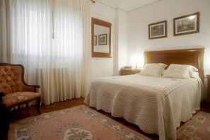 3 chambres, fer et planche à repasser, Wi-Fi gratuit, draps fournis