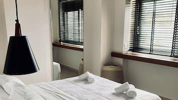 3 chambres, coffres-forts dans les chambres, fer et planche Ă repasser