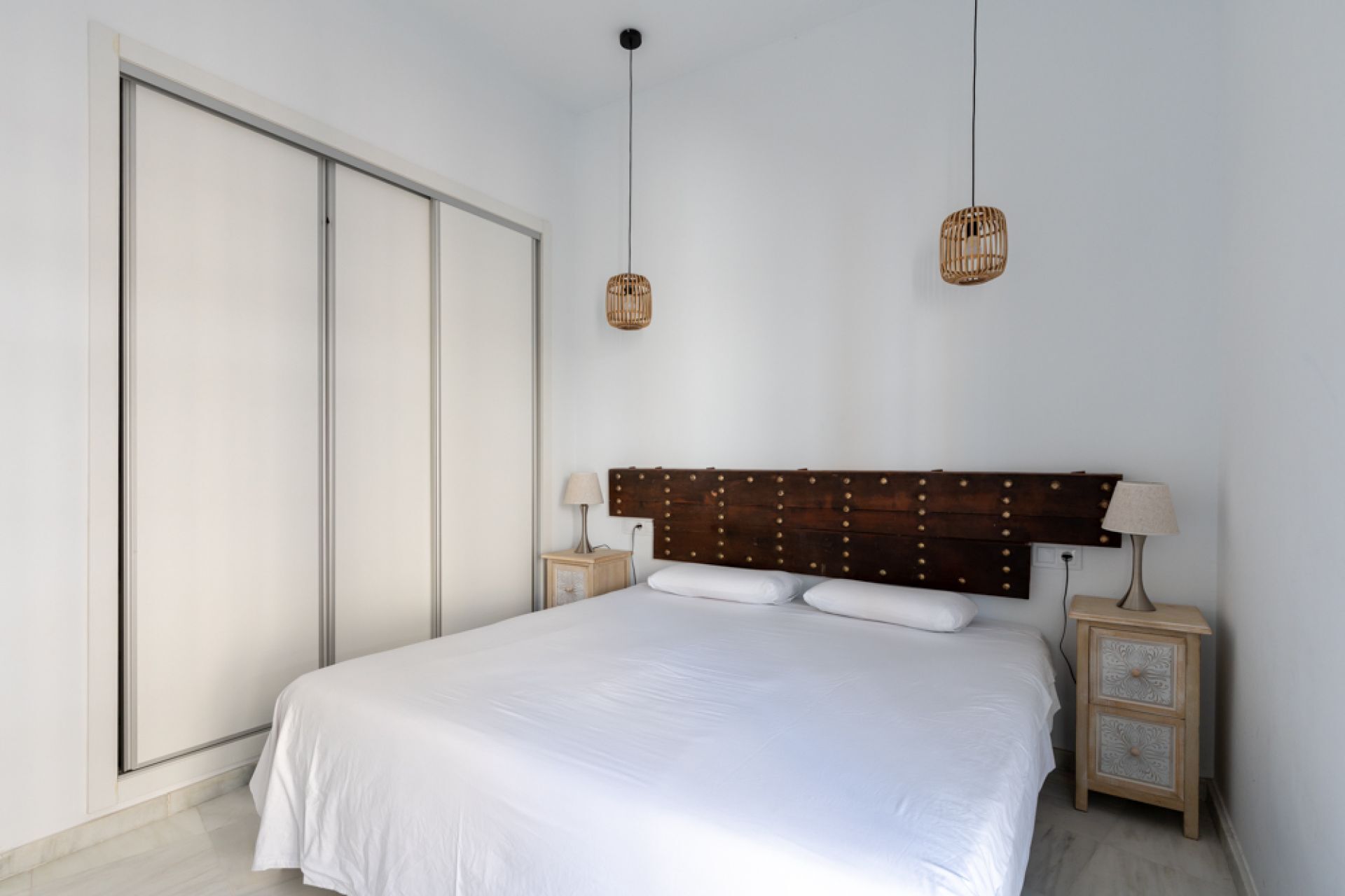 1 chambre, fer et planche à repasser, draps fournis