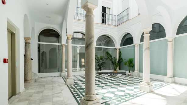 A spacious atrium with high ceilings, classical columns, and a checkered floor pattern. - Sanlúcar de Barrameda  7 (Sanlucar de Barrameda)