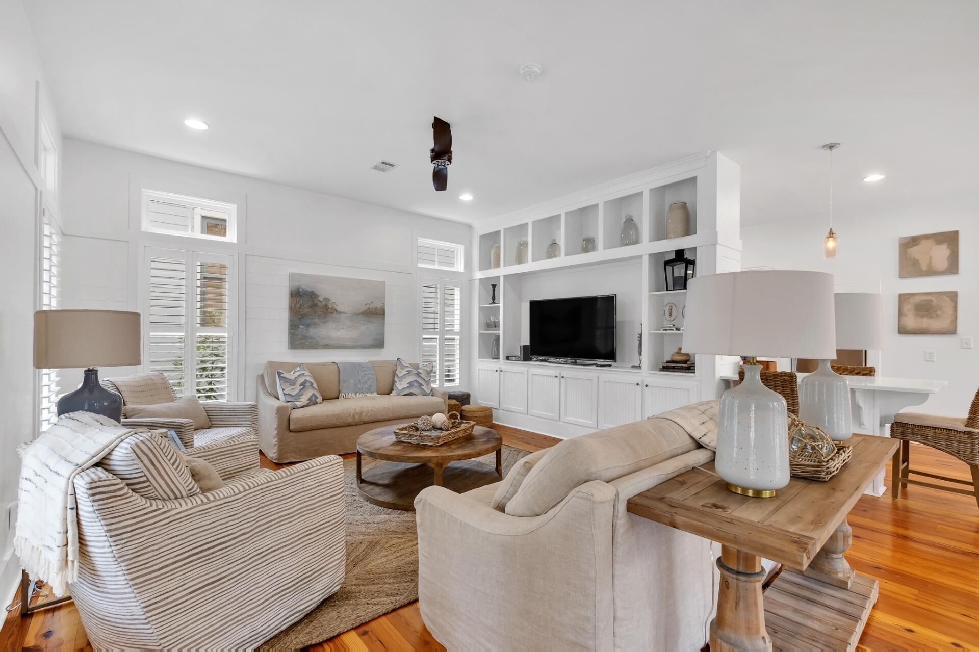 Book for Fall Short Walk to the Beach! Access to Community Pools! Professionally Decorated!