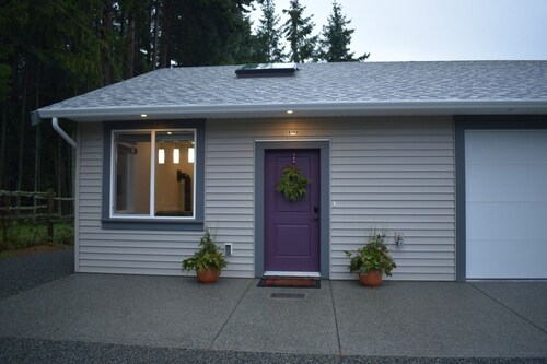 A complete self contained one bedroom apartment.