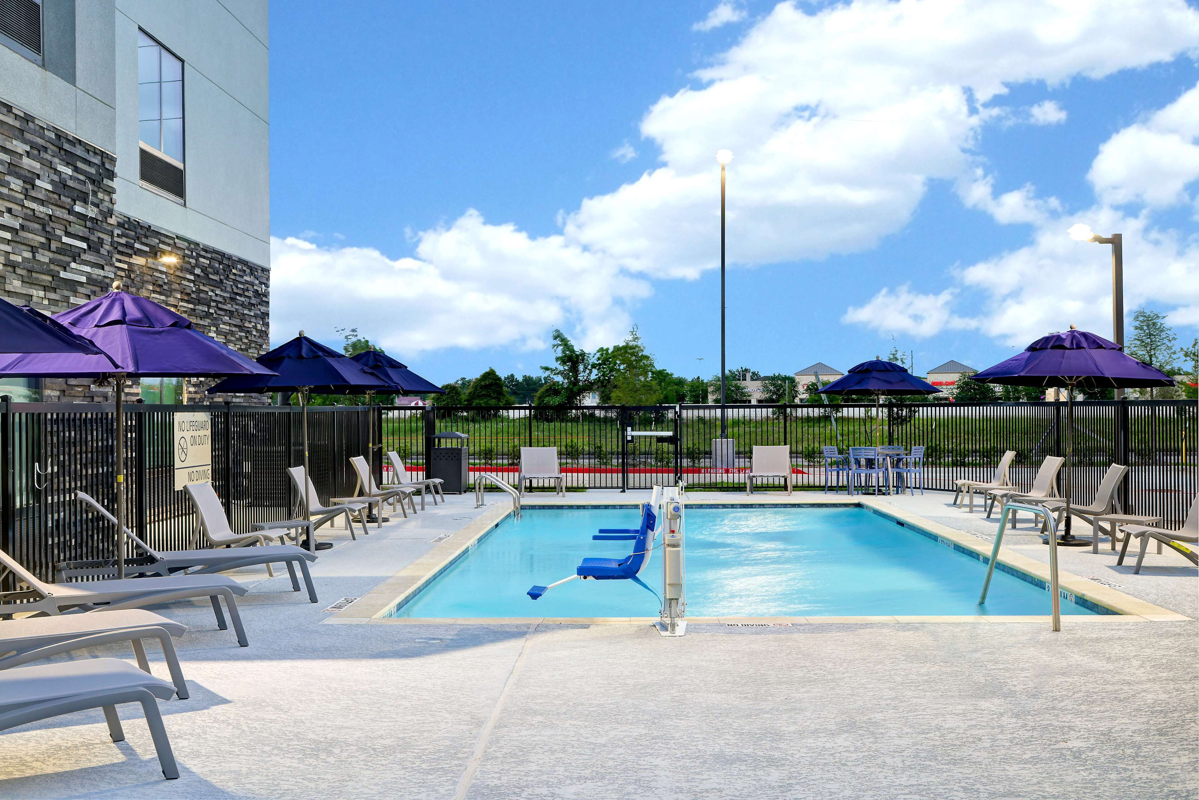 outdoor pool, open 8:00 am to 10:00 pm, pool umbrellas, pool loungers