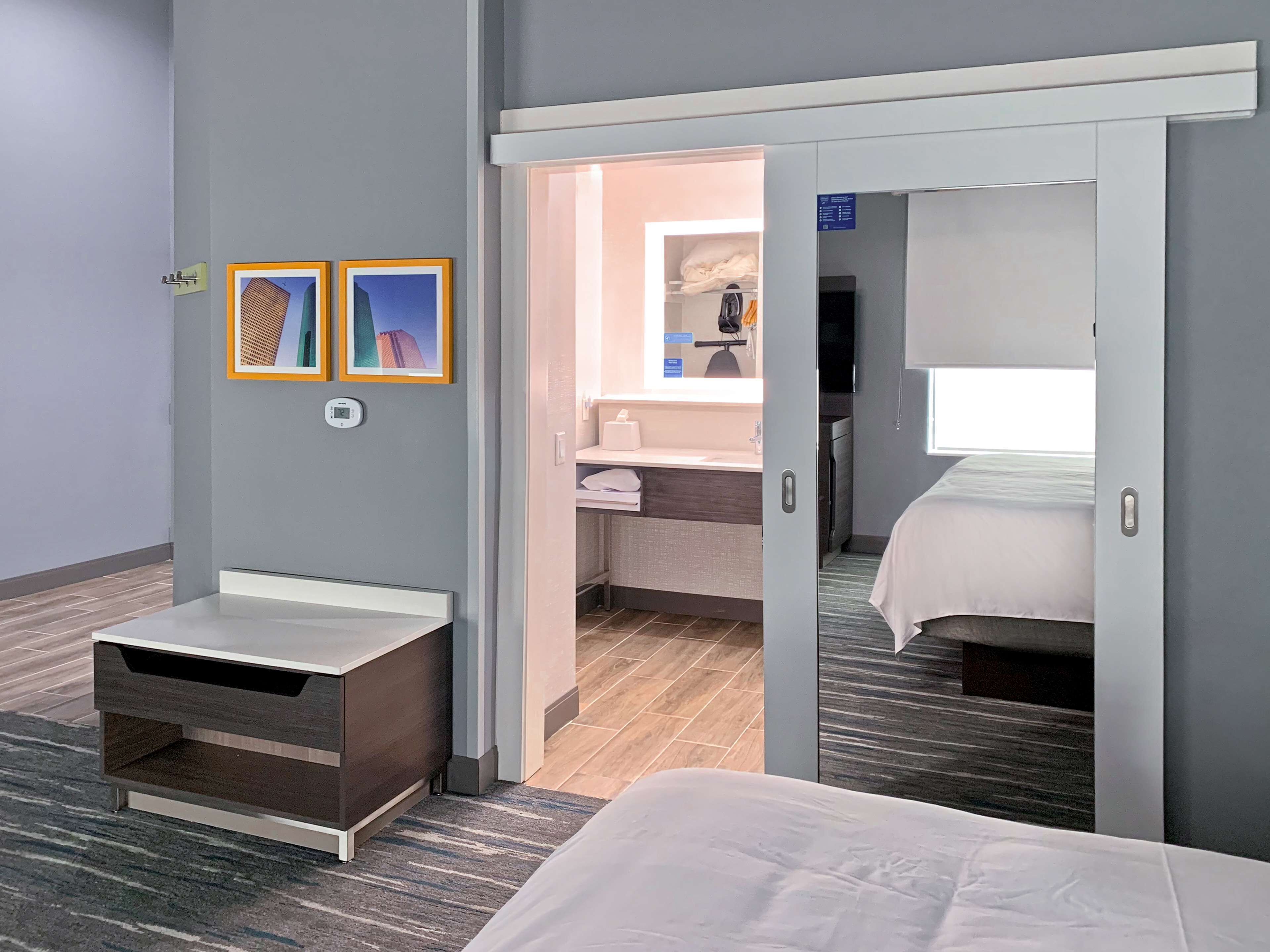 Studio, 1 King Bed, Non Smoking, Refrigerator & Microwave (Wet Bar) | In-room safe, desk, blackout curtains, iron/ironing board