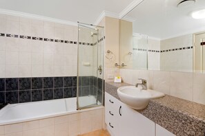 Combined shower/bathtub, hair dryer, towels - Large Beachfront Apartment (Yorkeys Knob)
