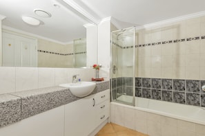 Combined shower/tub, hair dryer, towels - Large Beachfront Apartment (Yorkeys Knob)