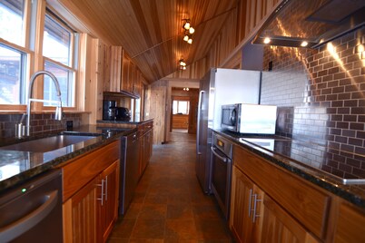 Pointe of View on Otsego Lake. 4 Bedrooms, 4 Bathrooms, 6 miles from Cooperstown