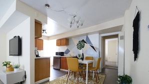 Unclassified image, 2 of 12, button - Modern, Exquisite 2-bedroom Home in Lafayette (Lafayette)