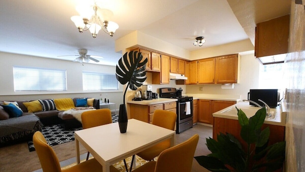 Unclassified image, 1 of 12, button - Modern, Exquisite 2-bedroom Home in Lafayette (Lafayette)