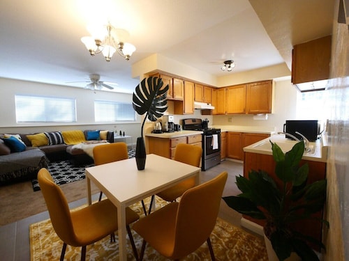 Modern, Exquisite 2-bedroom Home in Lafayette