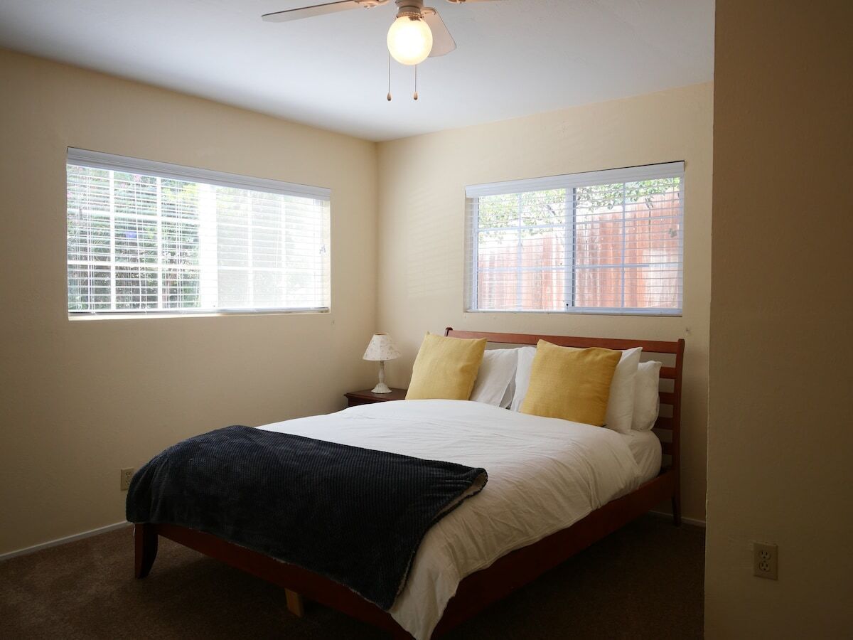 Condo (Modern, exquisite 2-bedroom home in L) | 2 bedrooms, desk, free WiFi