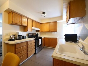 Condo (Modern, exquisite 2-bedroom home in L) | Private kitchen